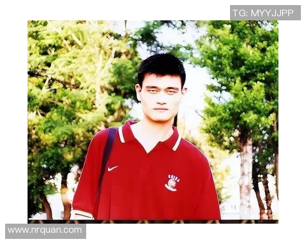 姚明出席慈善活动，呼吁支持青少年教育事业